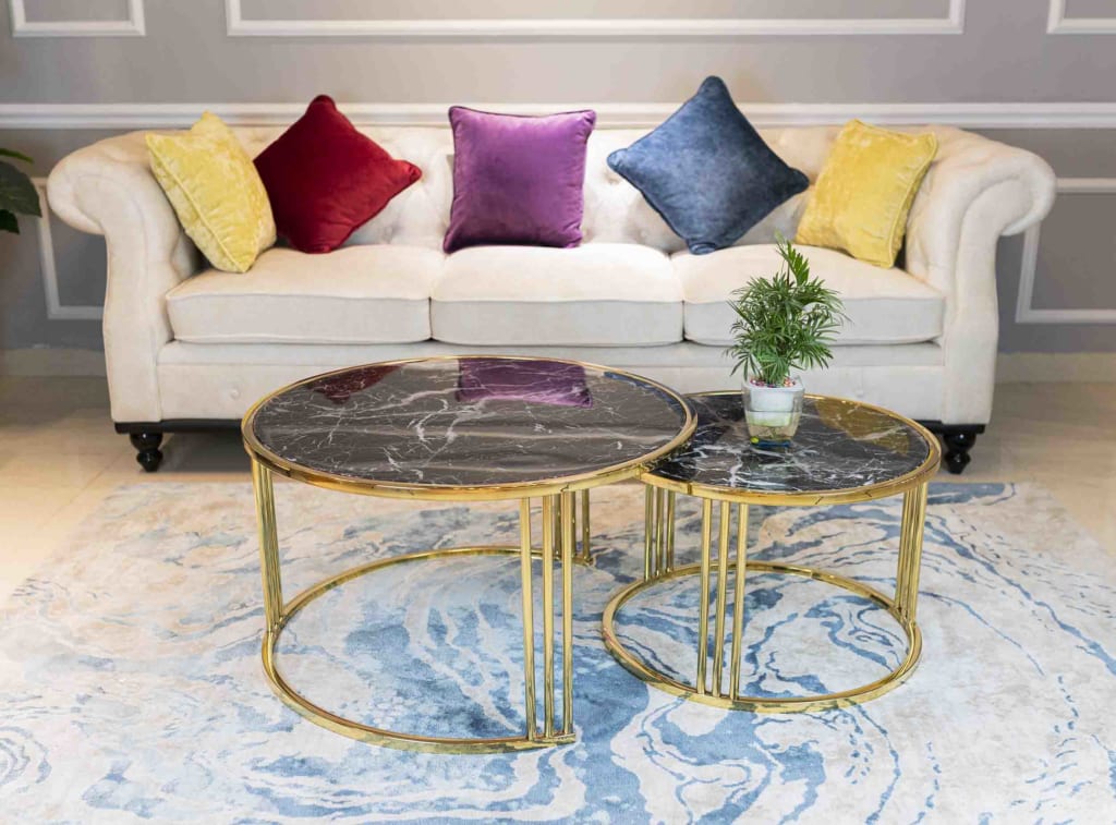 Bàn trà chân mạ vàng - Dẫn đầu xu hướng thiết kế nội thất hiện đại