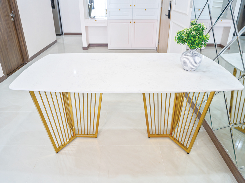 Bàn ăn inox mạ vàng là gì?