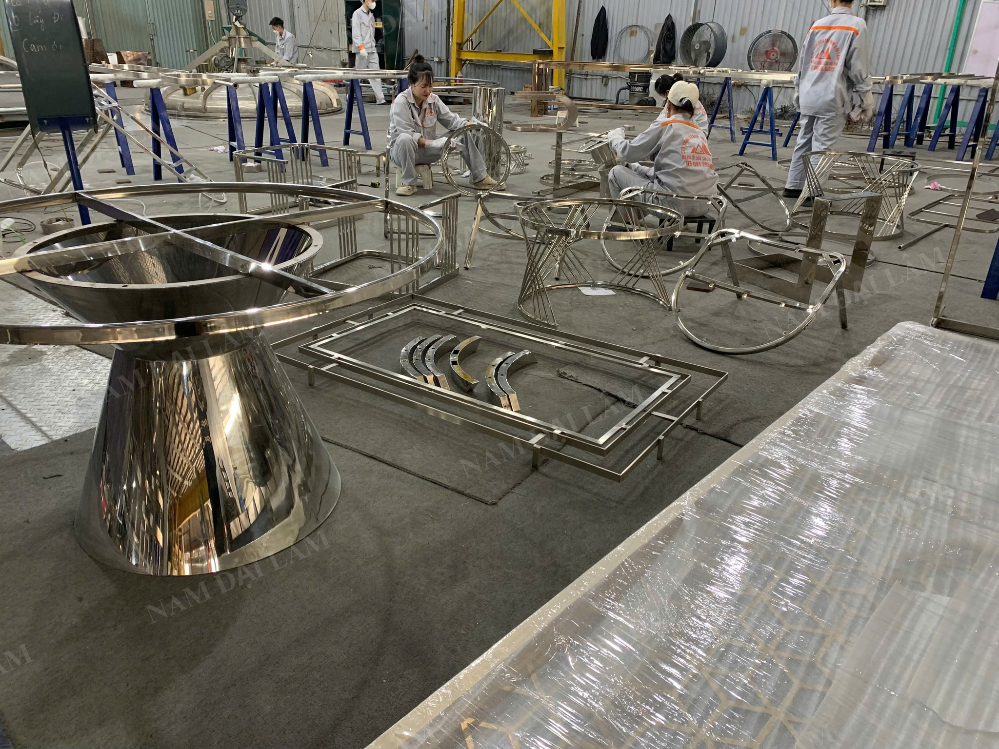 Giải Đáp Các Thắc Mắc Phổ Biến Về Công Nghệ Mạ PVD 3 Vệ Sinh Sản Phẩm Xi Mạ PVD