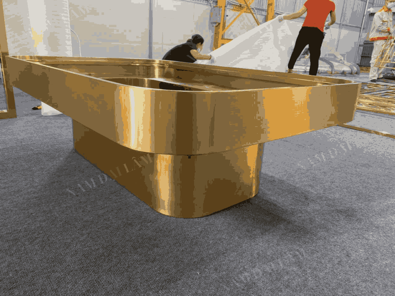 Ứng dụng của Inox mạ màu Champagne trong thiết kế 