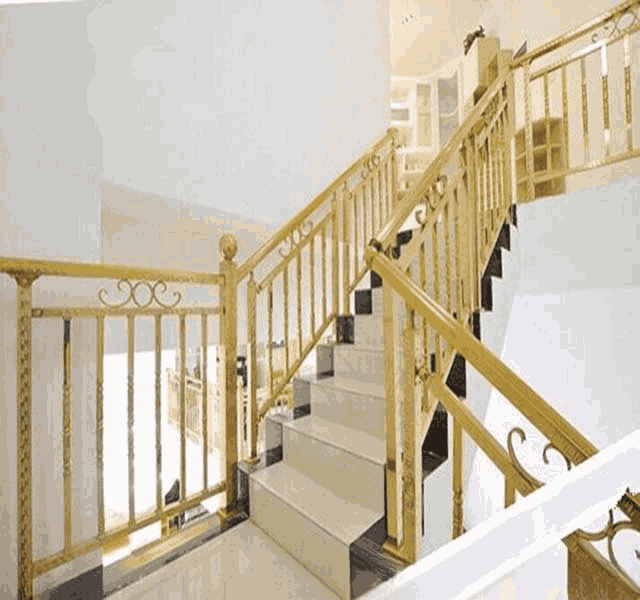 Mẹo Giữ Cầu Thang Mạ Vàng Luôn Bóng Đẹp Như Ngày Đầu 1 avata cầu thang mạ vàng