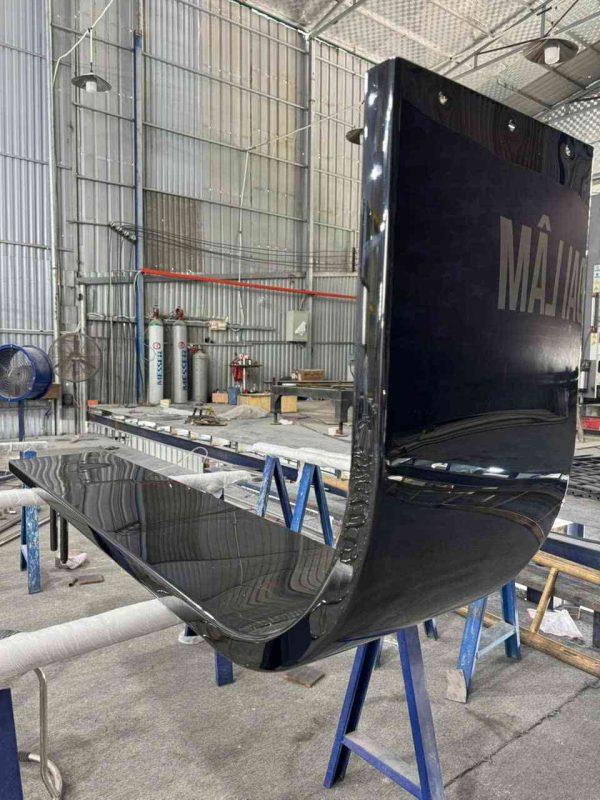 Tấm inox mạ PVD: Sự lựa chọn tinh tế cho thiết kế hiện đại 1 Inox đen bóng được ứng dụng ở đâu?