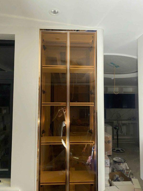 Top 5 mẫu kệ inox mạ vàng đẹp mê ly khiến bạn muốn sở hữu ngay 1 z6777447215496 84563e727210d8453ea002b31ed4b37c 11zon 768x1024 1